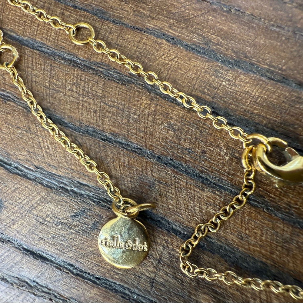 Stella & Dot White/turquoise
Breezeblock Gold Tone Reversible
Pendant Necklace - Picture 5 of 6